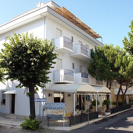 Hotel Lora Rimini Dış mekan fotoğraf