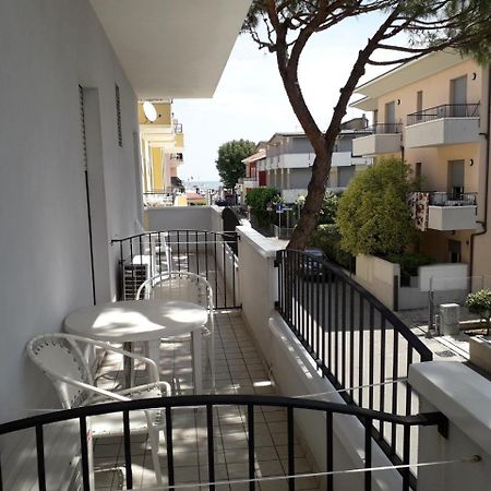 Hotel Lora Rimini Dış mekan fotoğraf