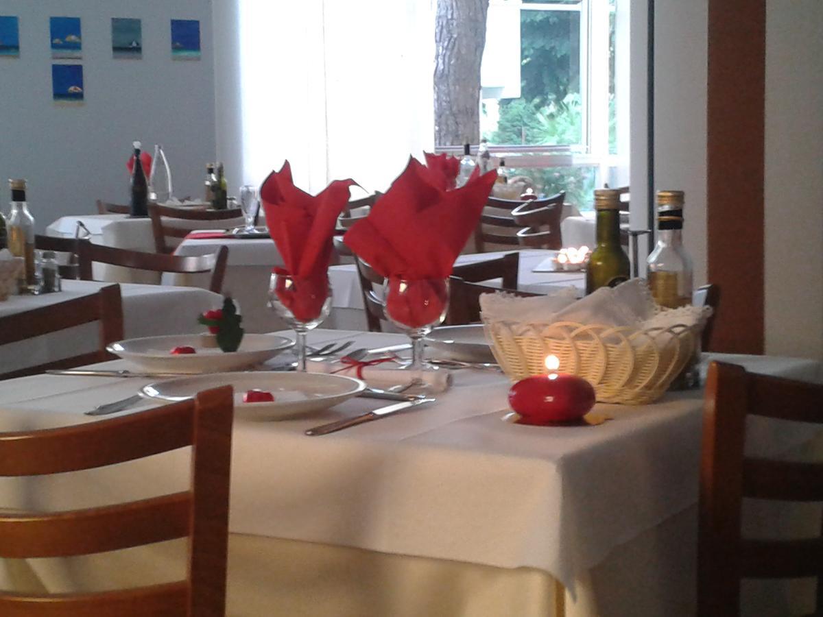 Hotel Lora Rimini Dış mekan fotoğraf