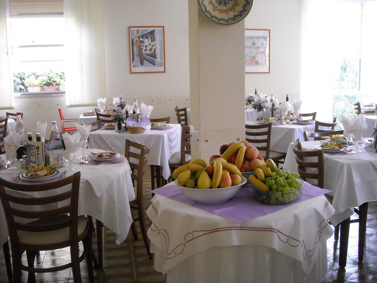 Hotel Lora Rimini Dış mekan fotoğraf