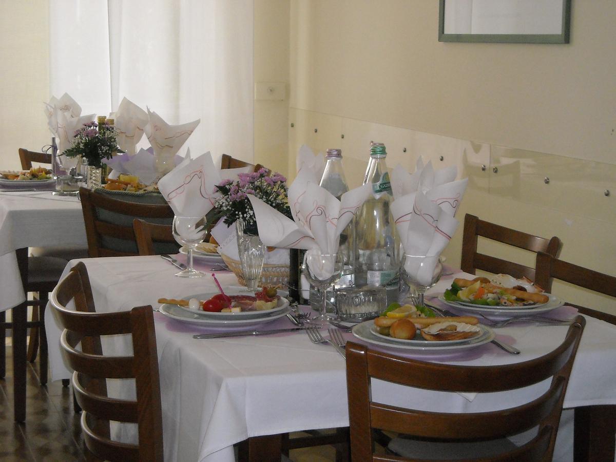 Hotel Lora Rimini Dış mekan fotoğraf