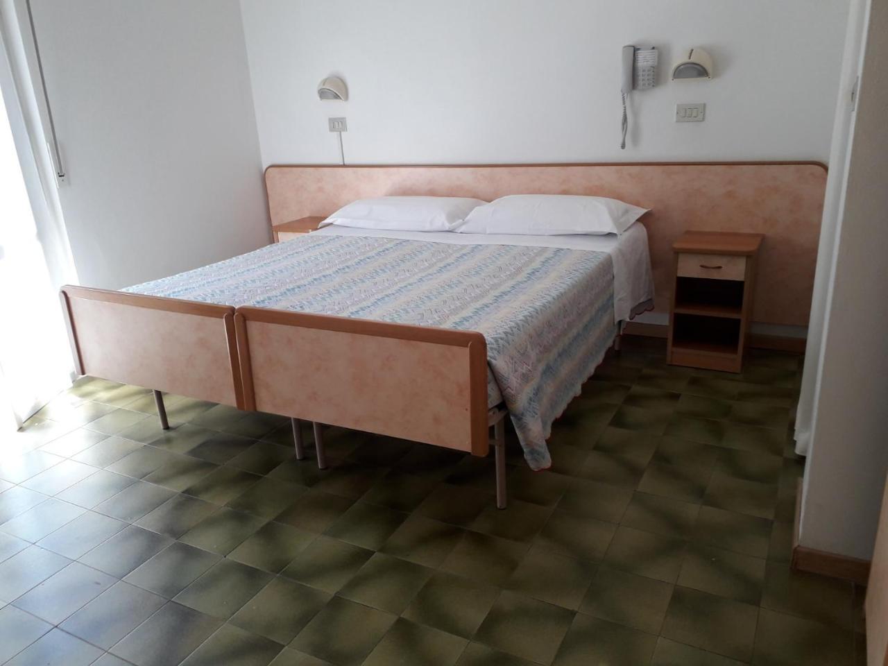 Hotel Lora Rimini Dış mekan fotoğraf