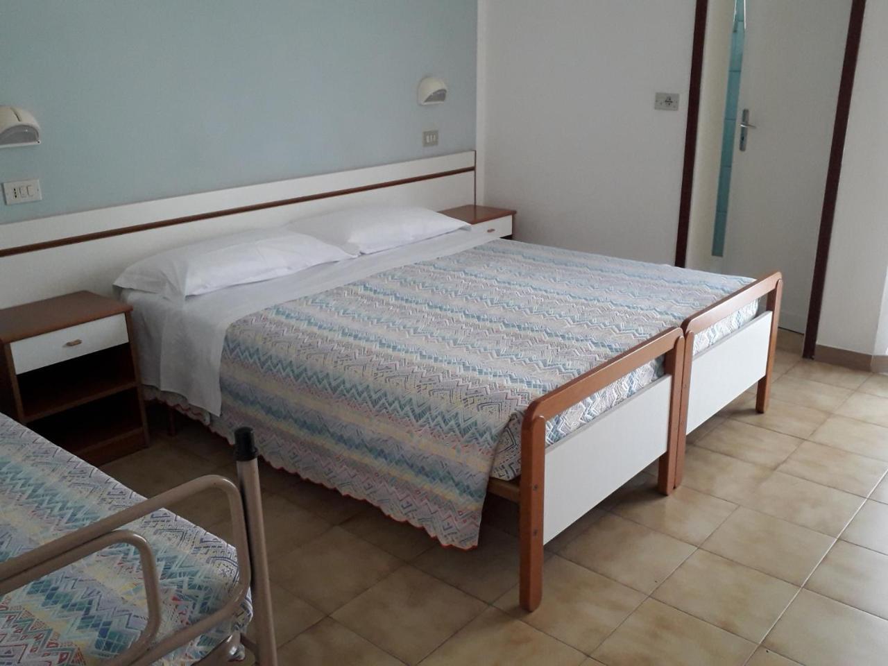 Hotel Lora Rimini Dış mekan fotoğraf